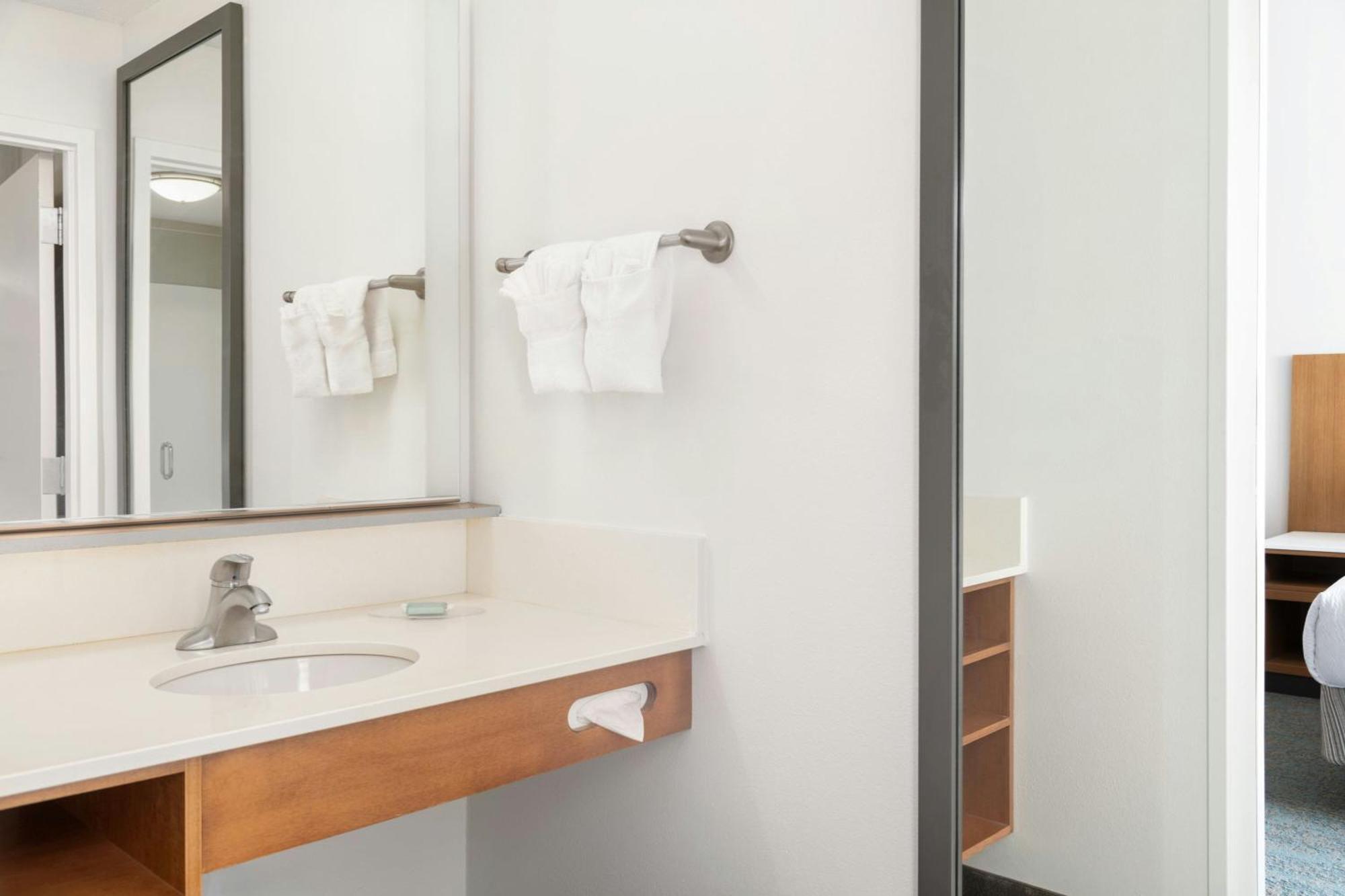 Springhill Suites Detroit Обърн Хилс Екстериор снимка
